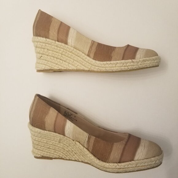 Soft Style Beige and Tan Stripe Espadrille Wedge Size 8.5W NWOT - Picture 3 of 6